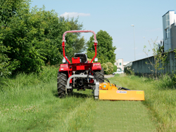 broyeur d accotement série légère à marteaux pour tracteur mod volpe 165