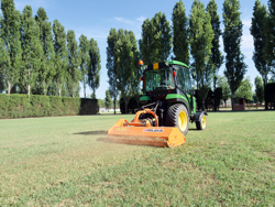 broyeur à marteaux pour tracteur fruitier mod jaguar 130