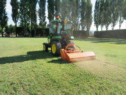 broyeur à marteaux pour tracteur fruitier mod jaguar 130