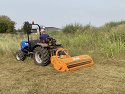 broyeur a marteaux deportable pour tracteur sarments mod gepard 150