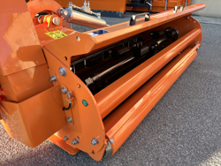broyeur d accotement latéral dragon 200 à marteaux pour tracteur