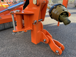 broyeur d accotement latéral dragon 200 à marteaux pour tracteur