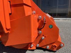 broyeur d accotement giraffa130 pour tracteur fruitier deleks