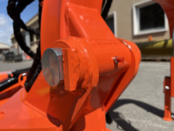 broyeur d accotement giraffa150 pour tracteur fruitier deleks