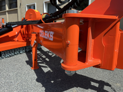 broyeur d accotement giraffa170 pour tracteur fruitier deleks