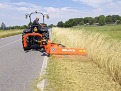 broyeur d accotement giraffa150 pour tracteur fruitier deleks
