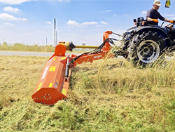 broyeur d accotement giraffa170 pour tracteur fruitier deleks